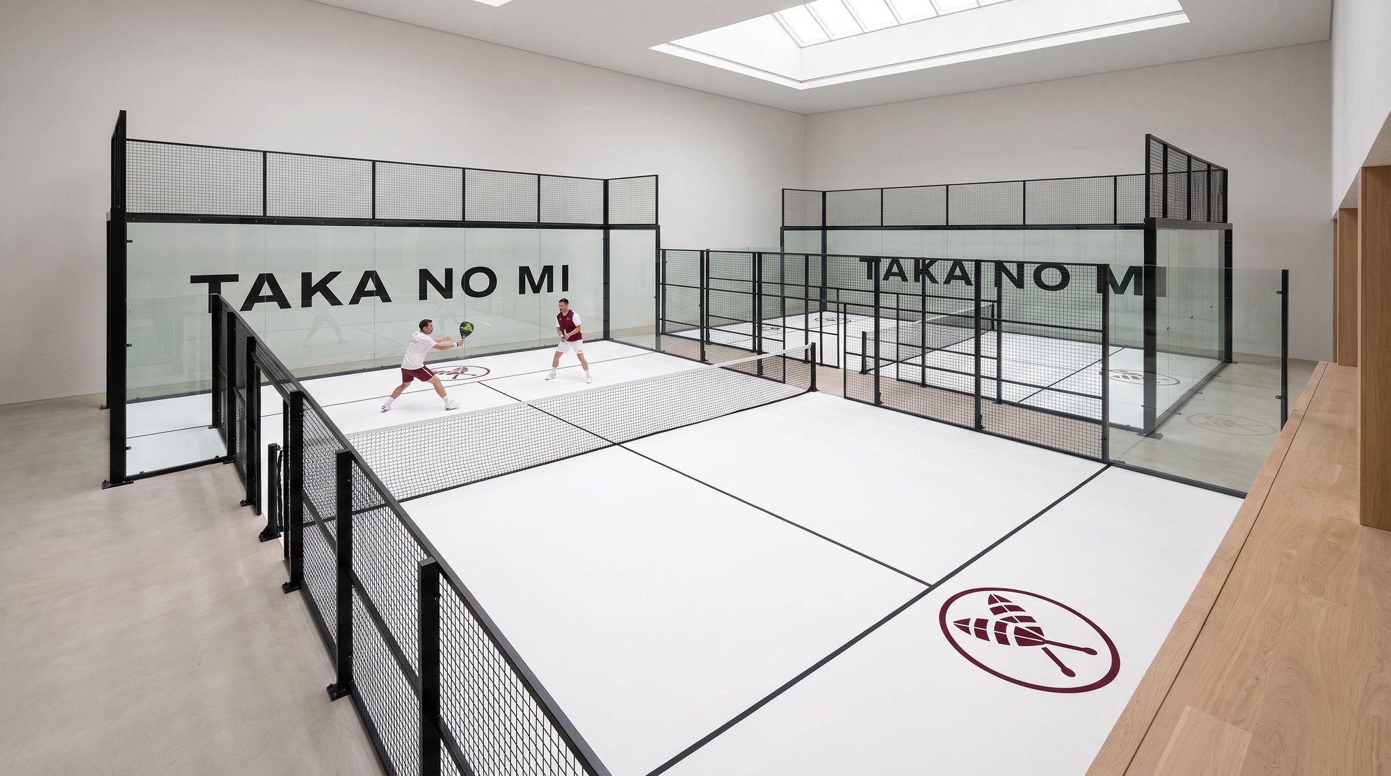 Two players on TAKA NO MI Court Shiro, with a white surface, black lines and bordeaux crest